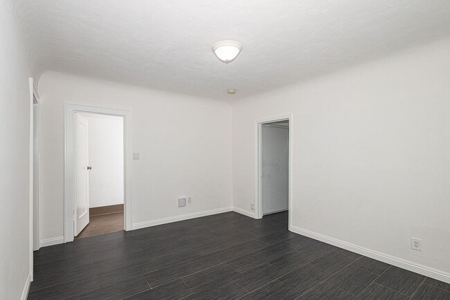 Building Photo - Bright and airy 2-bedroom 2-bath in Mid- City