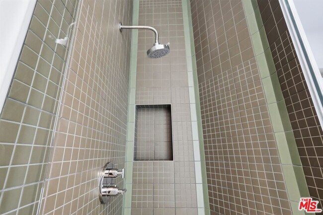 Building Photo - 444 S Windsor Blvd