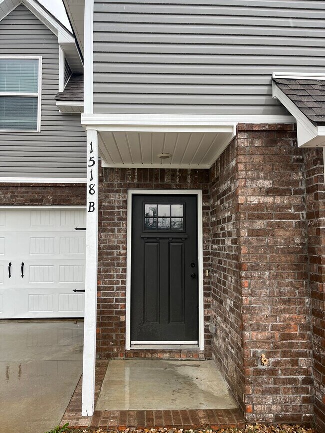 Building Photo - COX-NORTHRIDGE DRIVE TOWNHOMES