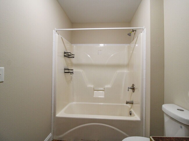 Building Photo - Modern Living Meets Comfort in This Beautiful Duplex
