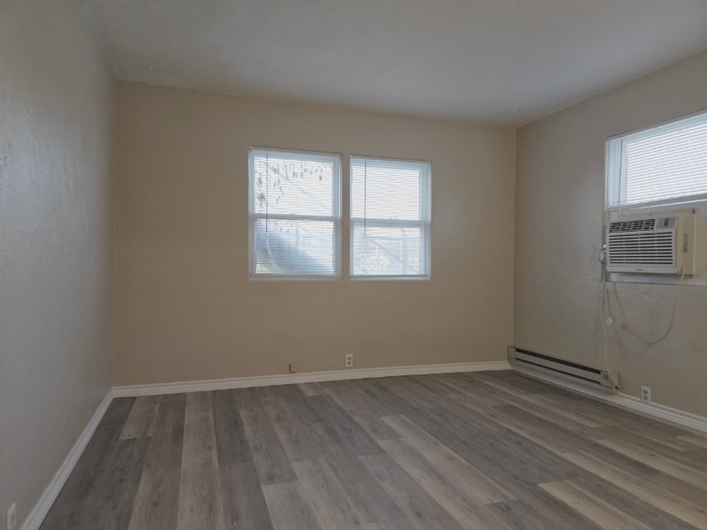 Building Photo - 808 W Cypress Ave