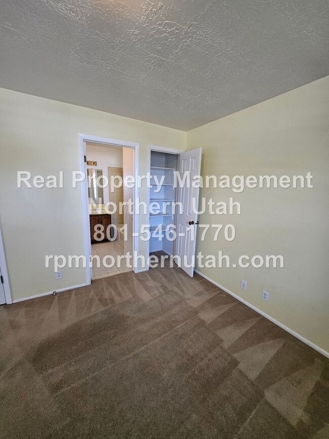 Building Photo - Stunning 5 Bedroom Home in Kaysville Now A...