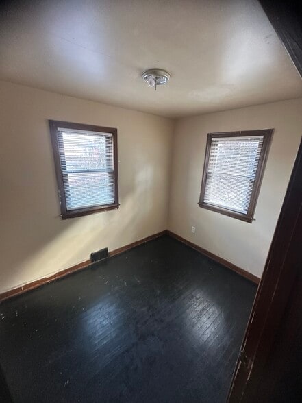 Building Photo - 211 Avon Rd