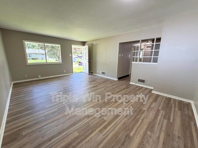Building Photo - 1654 Mowbry Ln