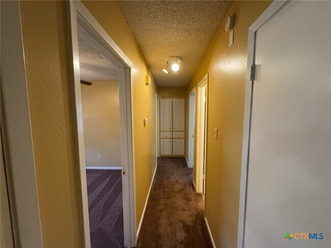 Building Photo - 820 Michelle Dr
