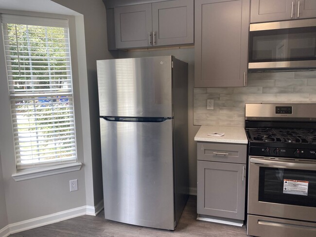 Building Photo - NEWLY RENOVATED 2BR TOWNHOME NEAR KSU!! GR...