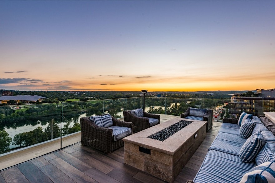 Northshore Austin 110 San Antonio St Austin TX 78701 Apartment Finder