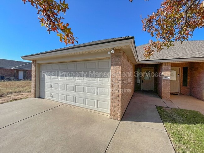 Building Photo - 621 N Elkhart Ave