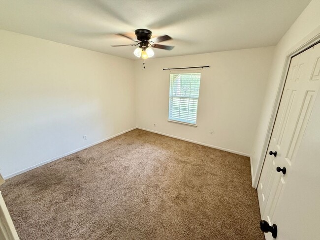 Building Photo - 4-bed/2-bath in South Tyler!