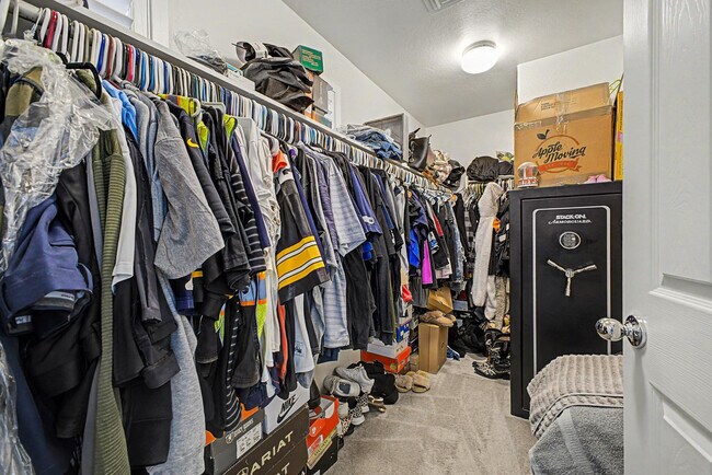 Building Photo - 18235 W Ida Ln