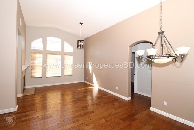 Building Photo - 2 Bed, 2 Bath Townhome w/ Garage and Laundry