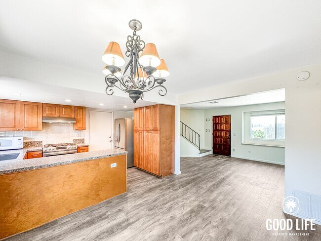 Building Photo - SD: Renovated 3BD/2.5BA Condo in Chula Vista with Fireplace, W/D & Private Balcony