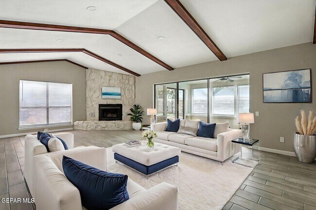 Building Photo - 11273 Ivanhoe Dr