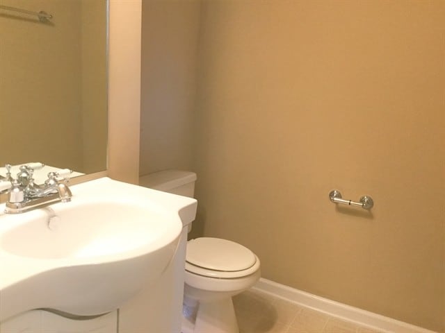 Building Photo - 8100 Chatham Oaks Dr