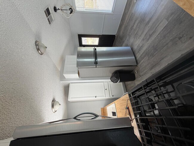 Building Photo - 142 Maryvale Dr