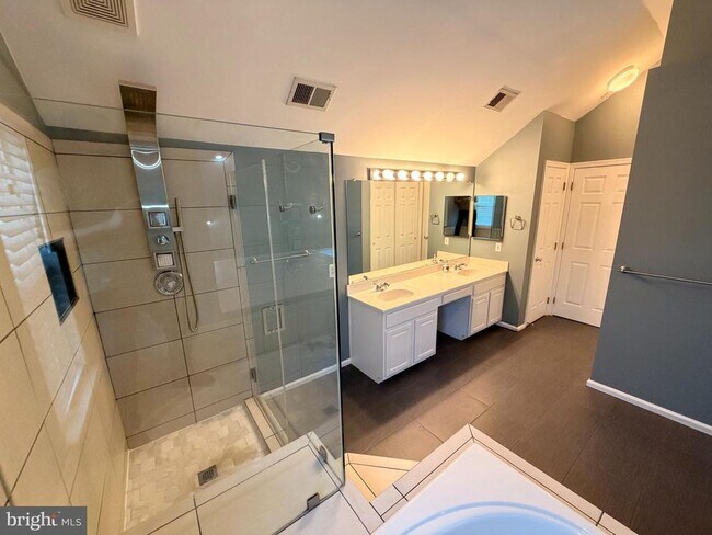 Building Photo - 2509 William Taft Ct