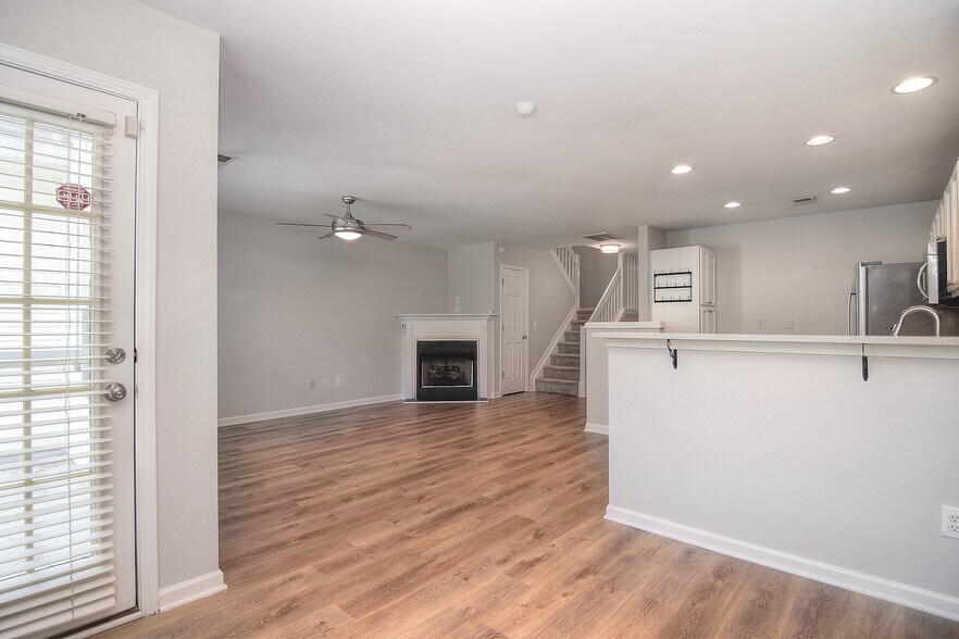 Building Photo - 8339 Christmas Ct