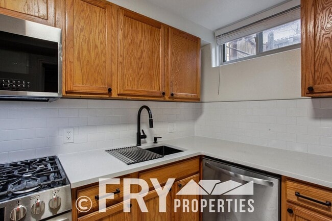 Building Photo - 1415 Ivy St