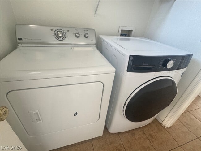 Building Photo - 313 Lilac Arbor St