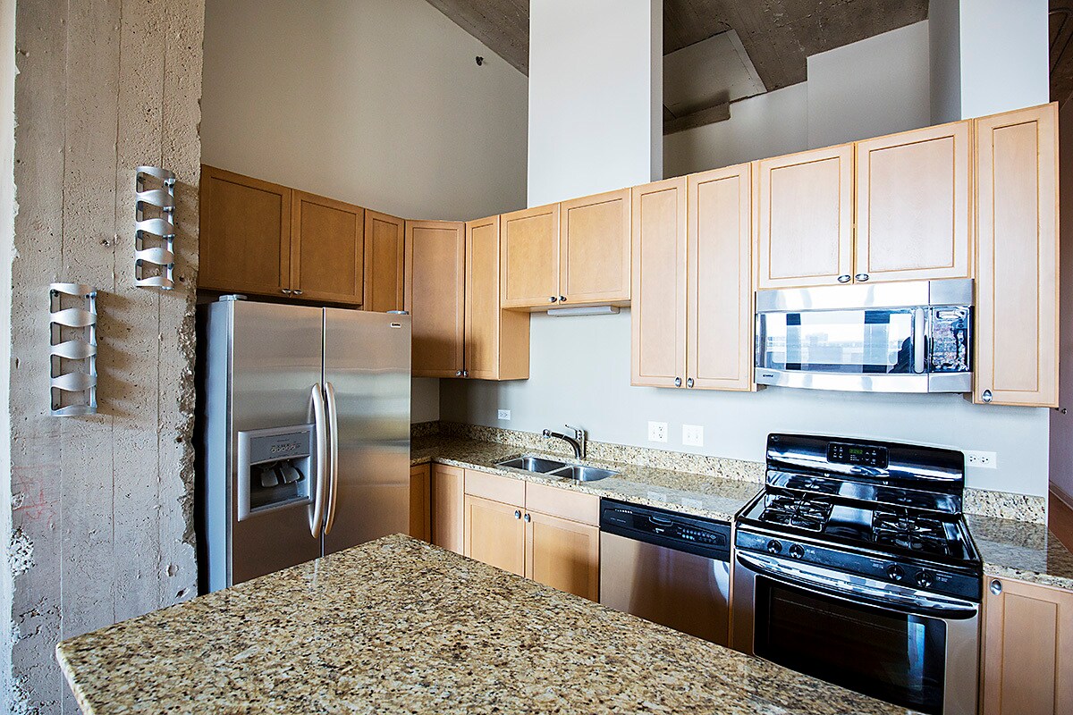 Building Photo - 320 E 21st St