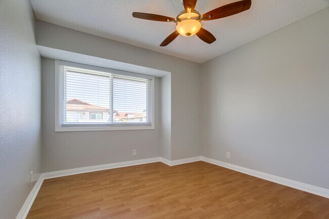Building Photo - 9837 Caspi Gardens Dr. # 6