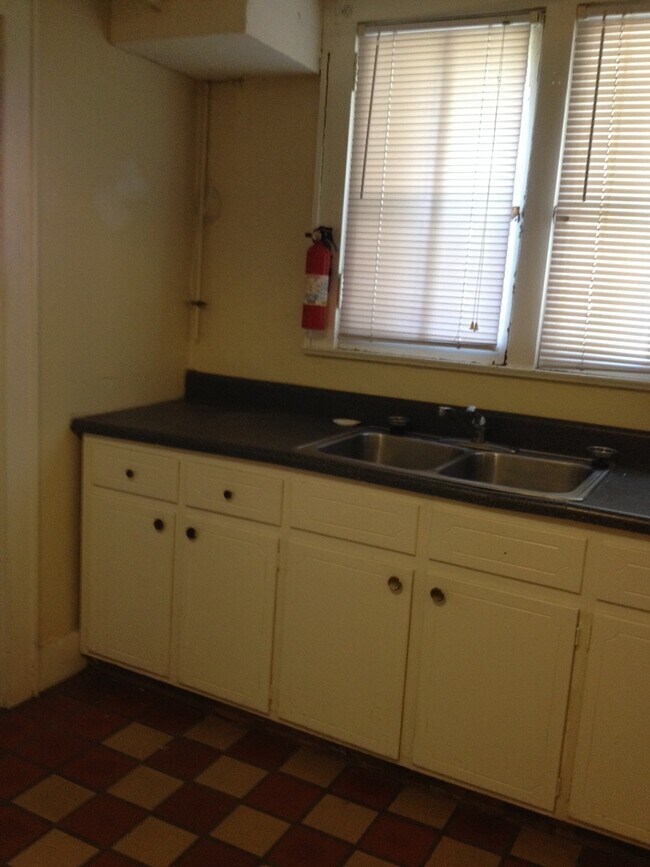 Building Photo - 1 BD, 1 BA in the City of Maryville