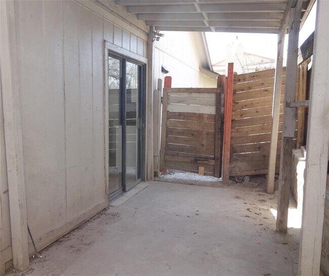 Building Photo - 1106 August Dr