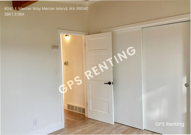 Building Photo - Elegant South Mercer Island Home with Lake...