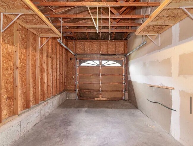 Building Photo - Spacious 4-Bedroom duplex Near EWU – Cheney, WA