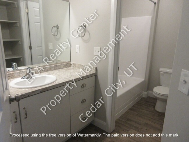 Building Photo - Move In Discount -3 bed 2.5 bath - Newer townhome in the heart of Cedar City!