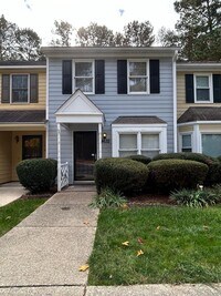 Building Photo - Updated 2-Bedroom Townhouse Just Off Capit...