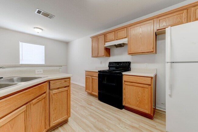 Building Photo - 3301 El Salido Pkwy