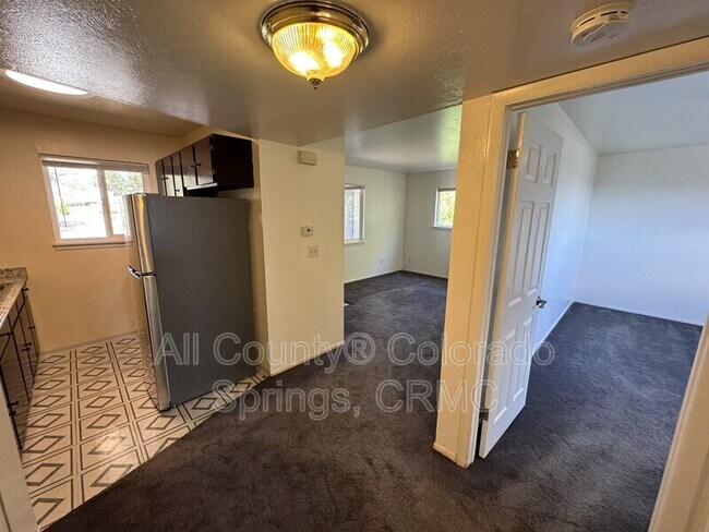 Building Photo - 1129 Cree Dr