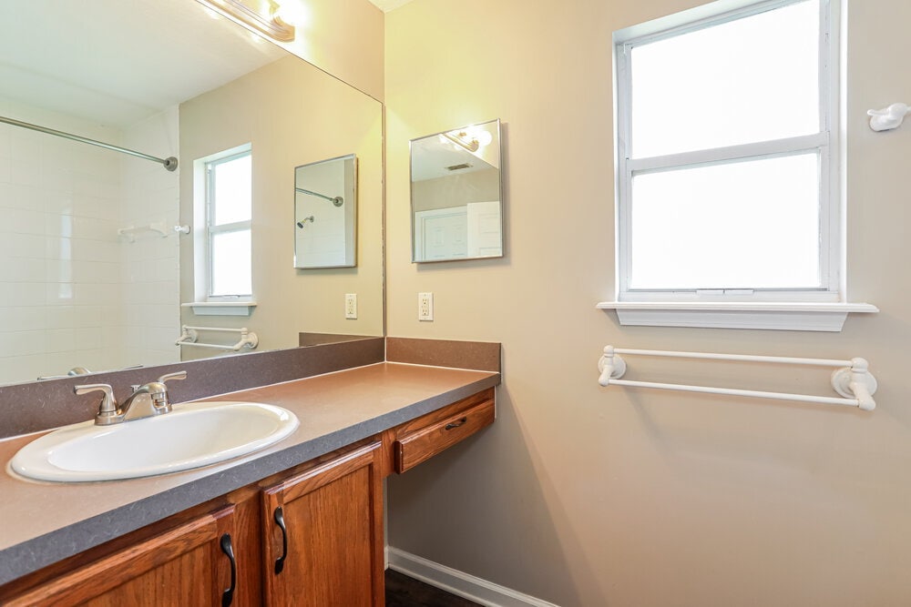 Building Photo - 1321 Spruce St