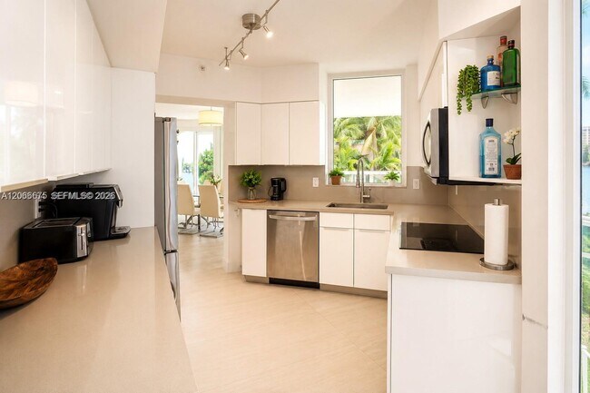 Building Photo - 3370 Hidden Bay Dr