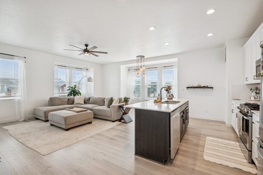 Building Photo - 11632 S Skyward Rd