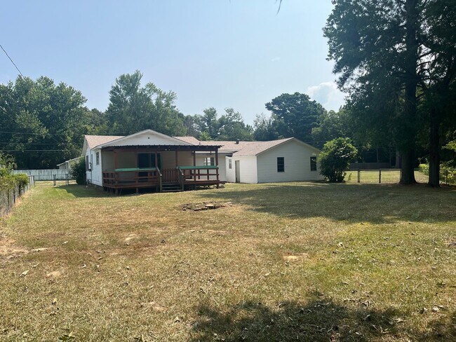 Building Photo - 3 BR. @ BATH home in the middle of Cabot