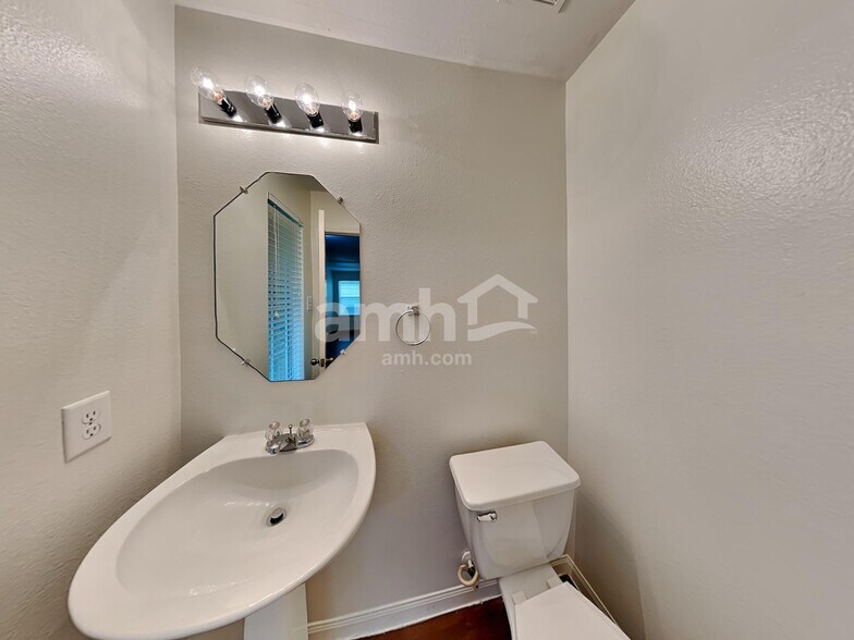 Building Photo - 5939 Stockholm Ct