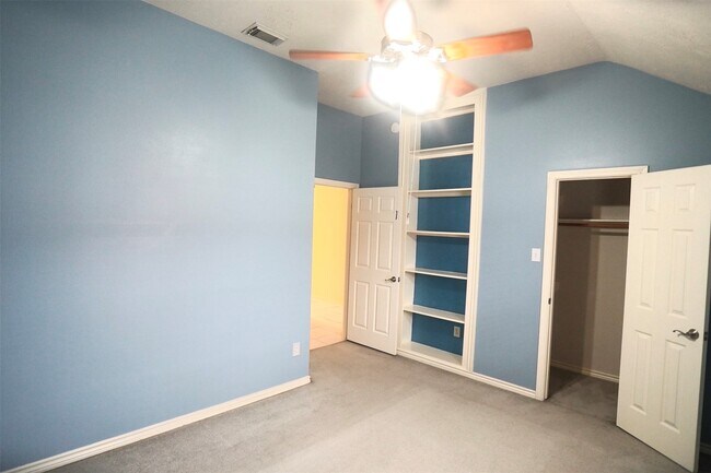 Building Photo - 6006 Country Ridge Dr