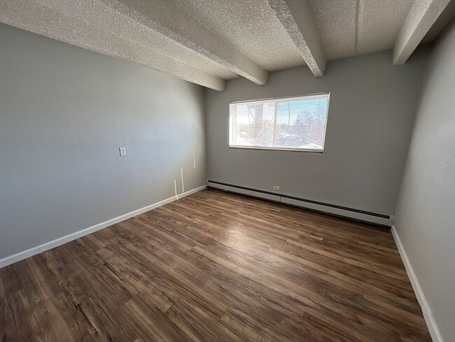 Building Photo - 2 Bedroom 1 Bathroom Apartment in Aurora