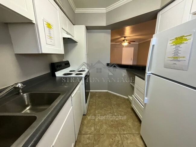 Building Photo - 810 E Colter St