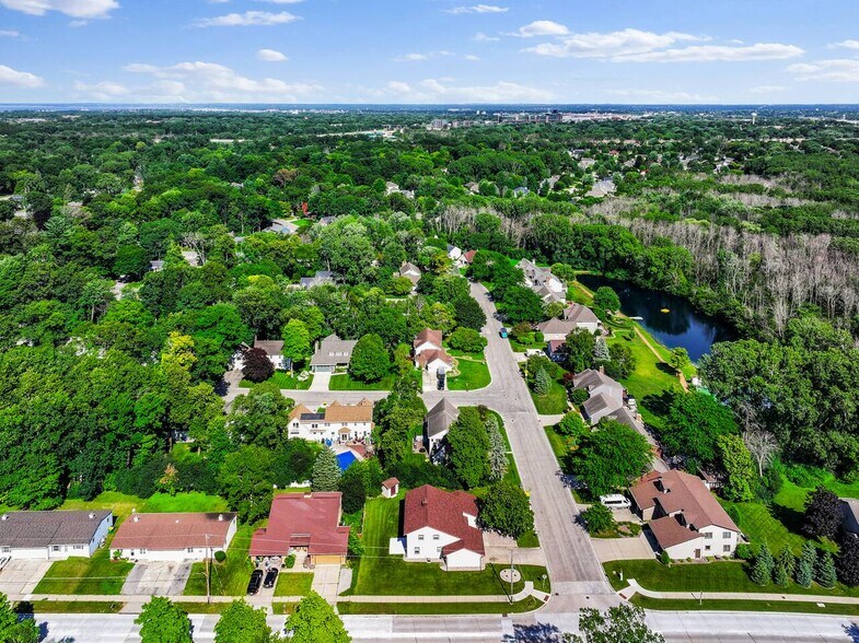 Building Photo - 2598 Parkwood Dr