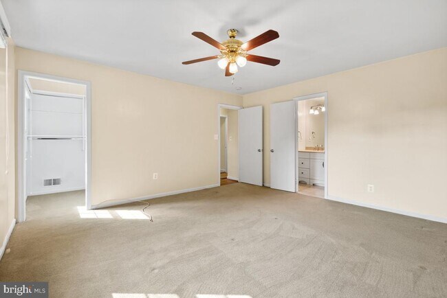 Building Photo - 12027 Devilwood Dr