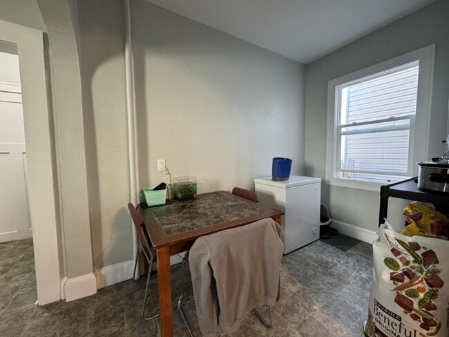 Building Photo - 1924 Banks Ave