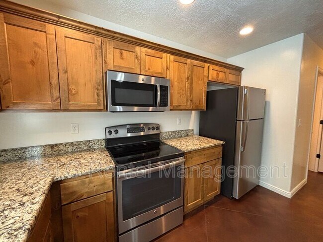 Building Photo - 2801 E 450 N