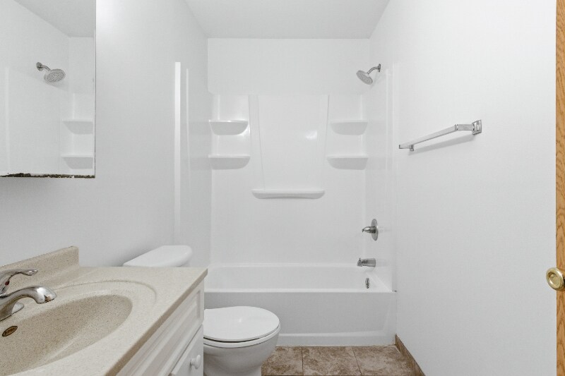 Building Photo - 1100 69th Ave N