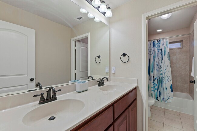 2nd Bath - 6004 Paddlefish Dr