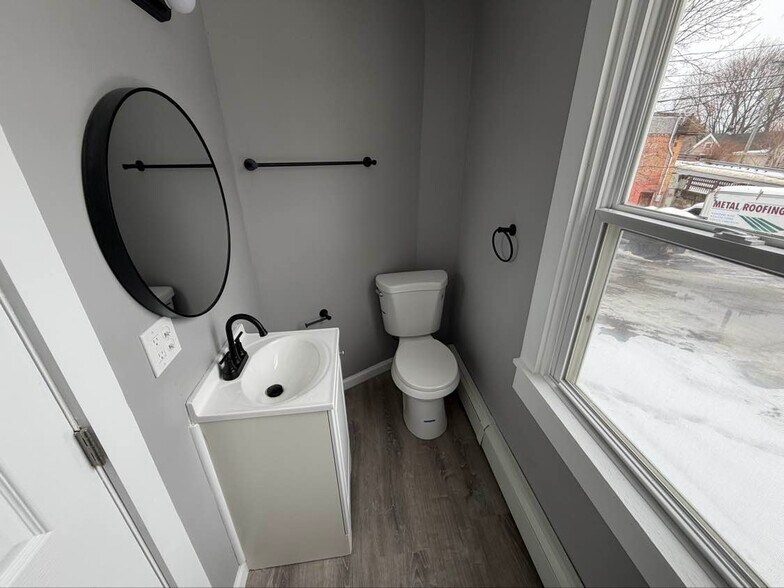 Building Photo - 2 Monteleone Pl