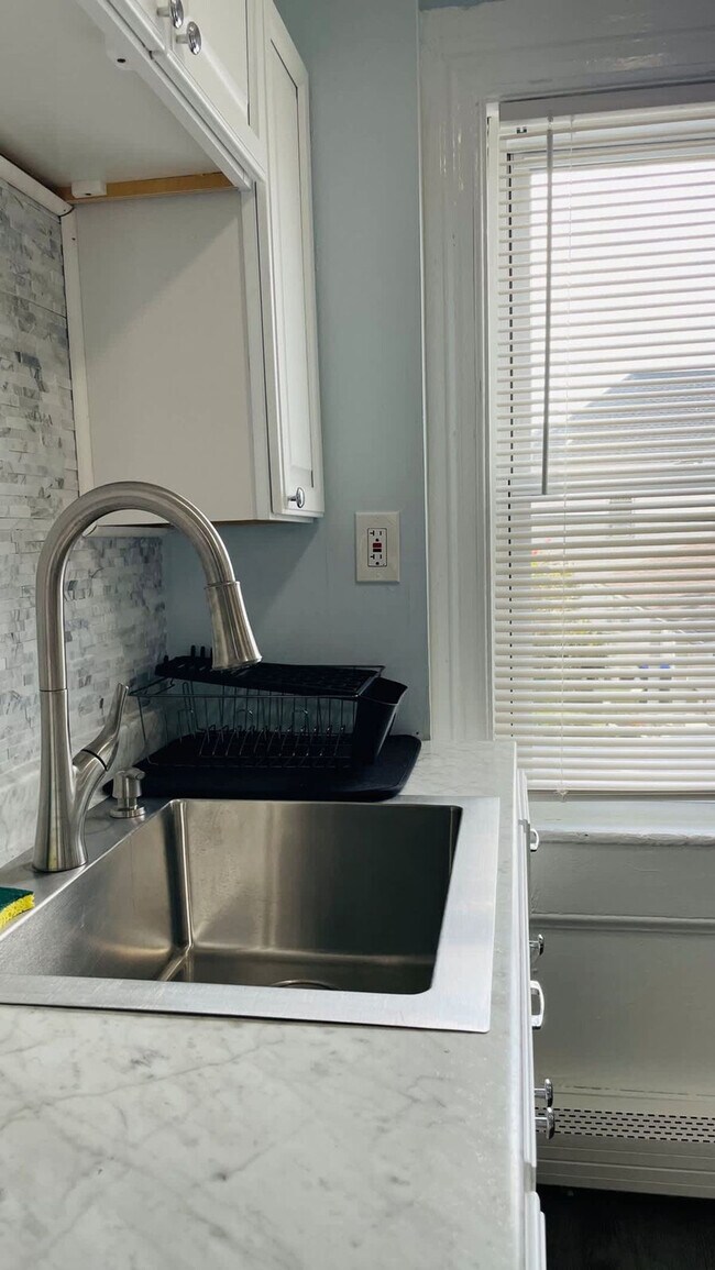 Building Photo - 25 Andem St