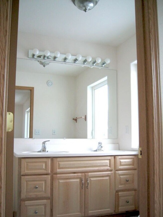 Building Photo - 4683 Bluegill Rd